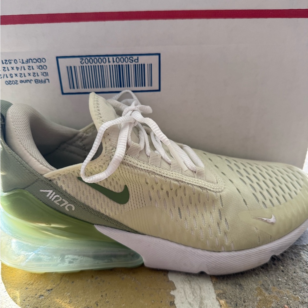 Nike Air Max 270 in Green and White